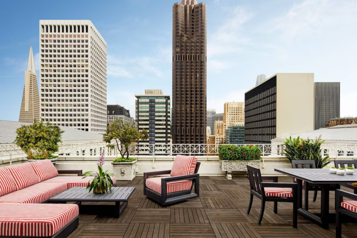 Ritz Carlton Lounge